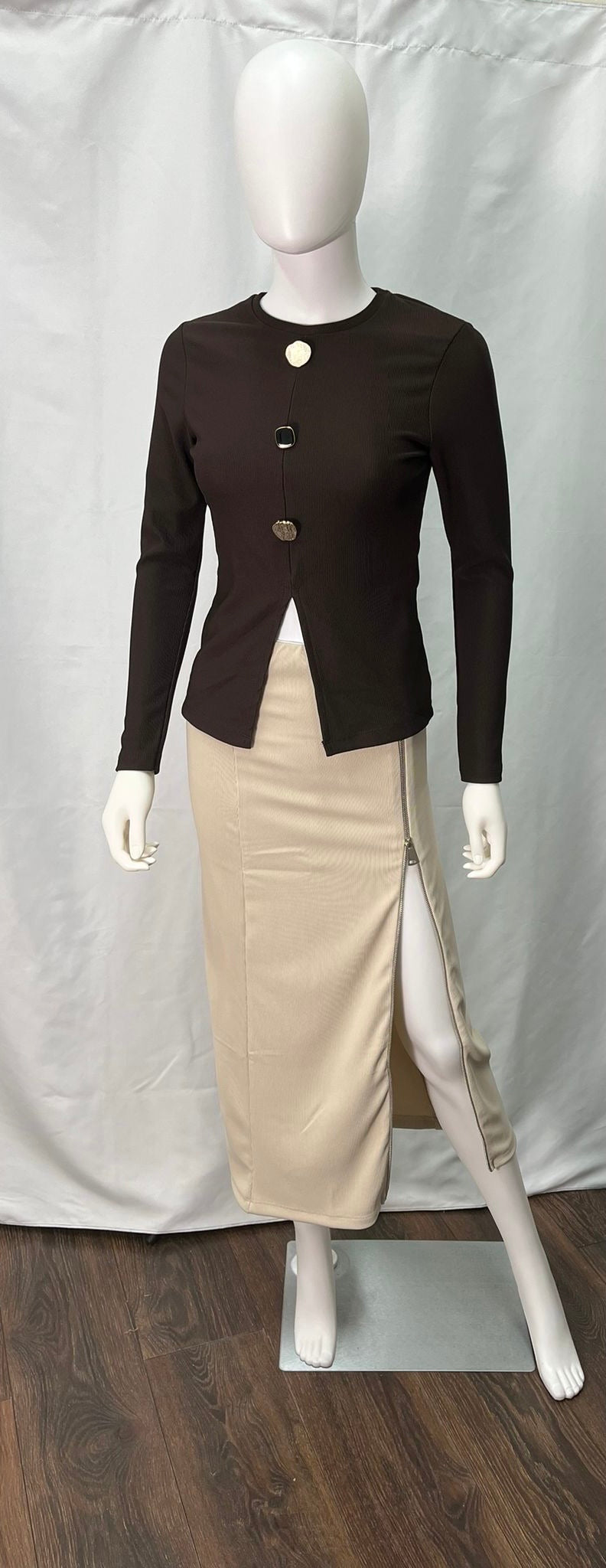 Skirt with Zip-Front Style (available in beige and black)