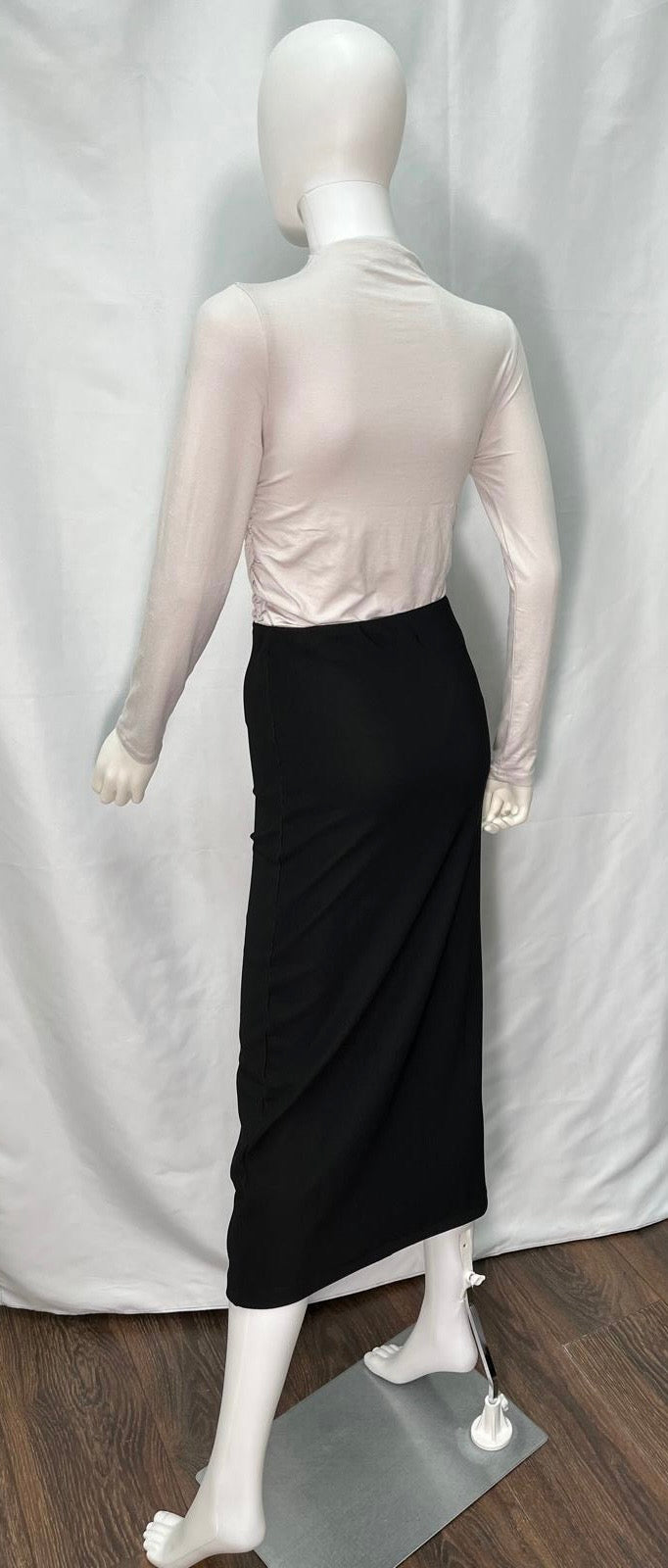 Skirt with Zip-Front Style (available in beige and black)