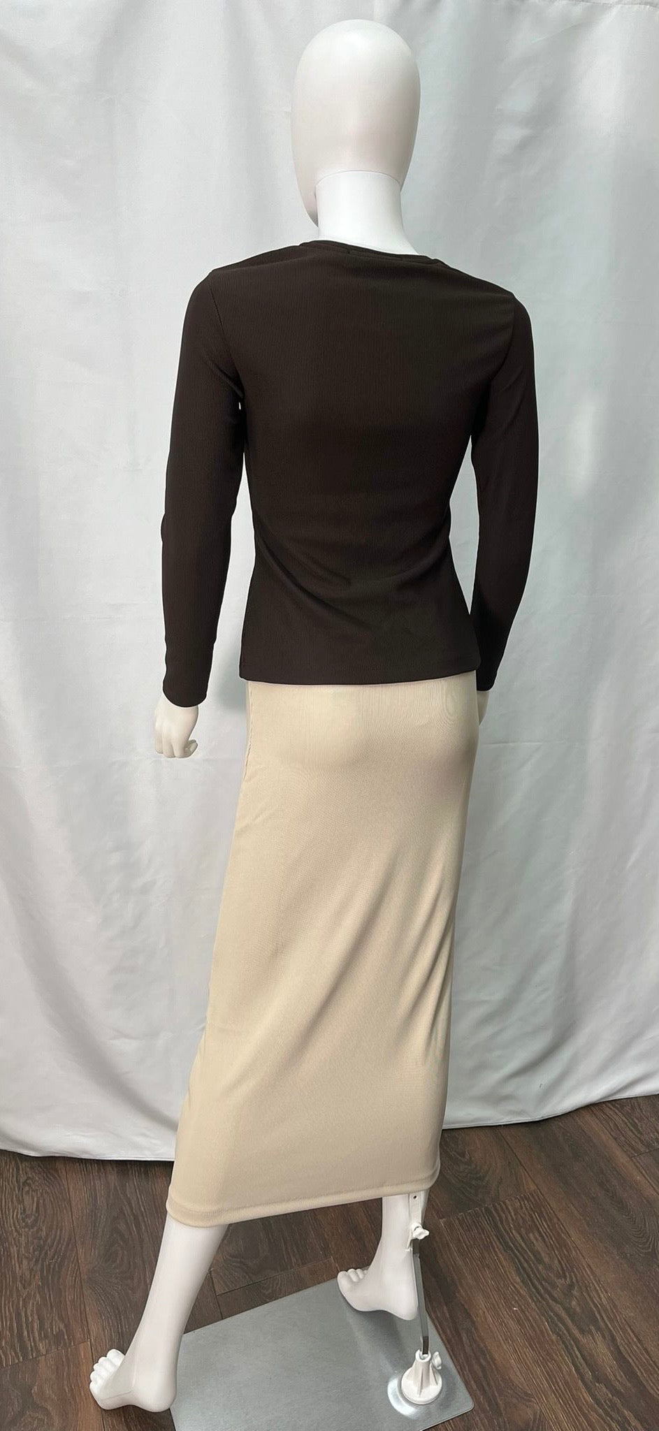 Skirt with Zip-Front Style (available in beige and black)